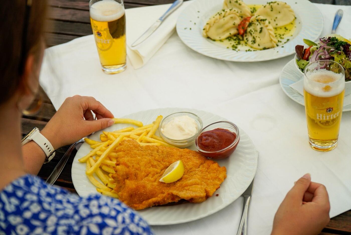Gemeinsames Essen auf der Terrasse